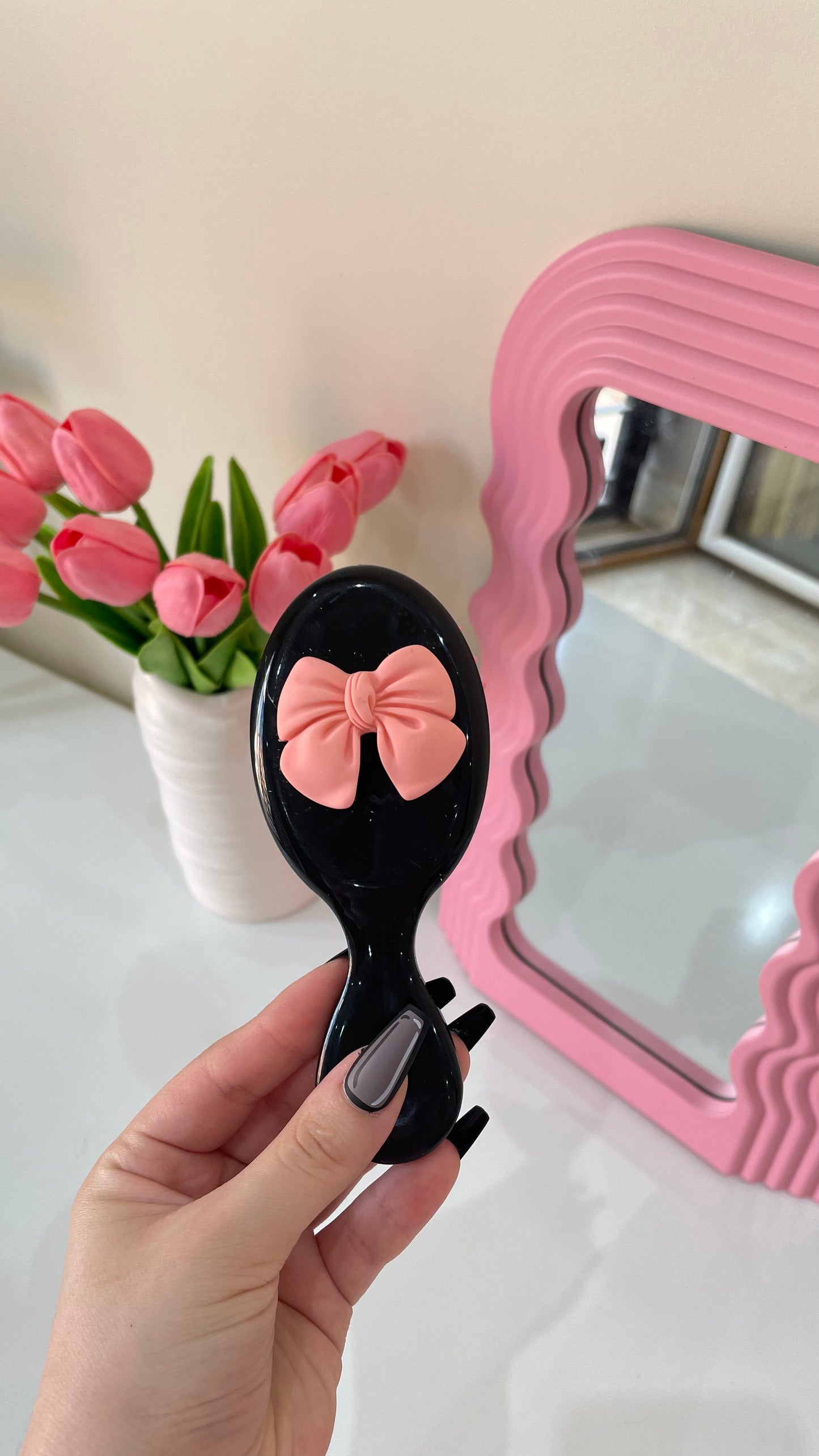 Mini brosse pour les cheveux design noeud